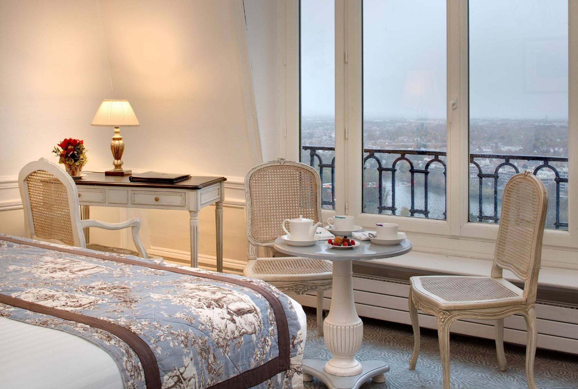 Pavillon Henri IV Hotel Restaurant Gastronomique Terrasse Сен Жермен ан Ле Екстериор снимка