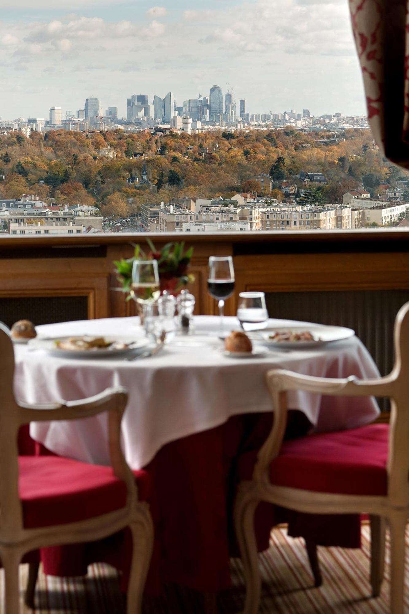 Pavillon Henri IV Hotel Restaurant Gastronomique Terrasse Сен Жермен ан Ле Екстериор снимка