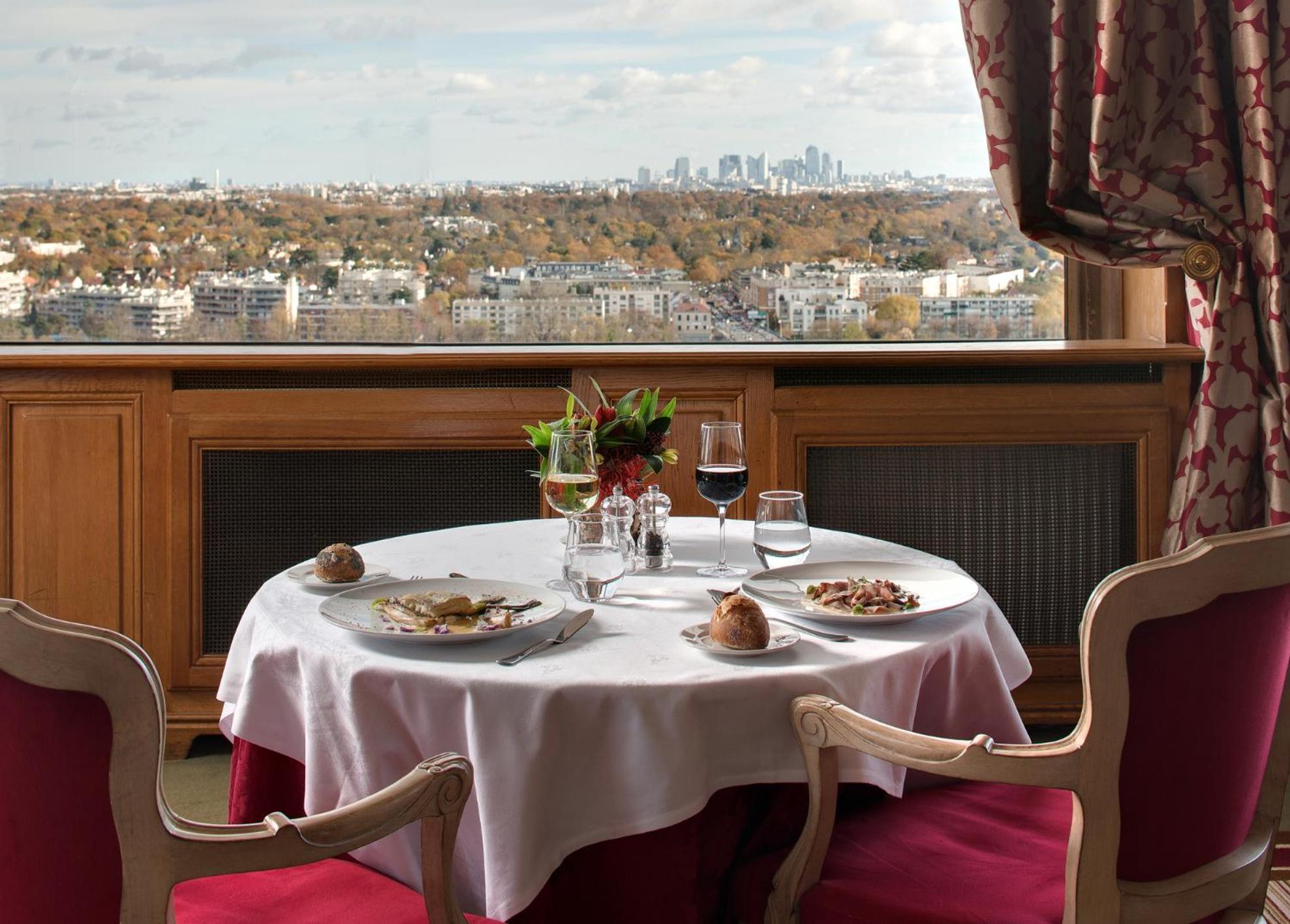 Pavillon Henri IV Hotel Restaurant Gastronomique Terrasse Сен Жермен ан Ле Екстериор снимка