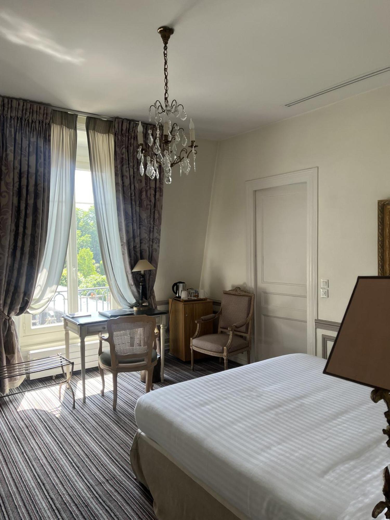 Pavillon Henri IV Hotel Restaurant Gastronomique Terrasse Сен Жермен ан Ле Екстериор снимка